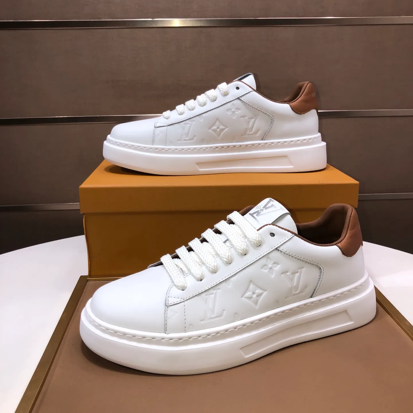 Men's shoes 💰480💰[LOUIS VUITTON] Original order price (water-dyed cowhide lining) new model 🍀LV Louis Vuitton * - top version of LV classic trendy shoes! Made of imported original cowhide, water-dyed cowhide lining, and original wear-resistant rubber outsole! High quality products! Code number 38-45 (45 is custom-made and cannot be returned or exchanged)